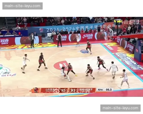 深圳男篮本土侧翼爆发 王浩然三分绝杀展现成长 深圳男篮本土侧翼爆发 王浩然三分绝杀展现成长