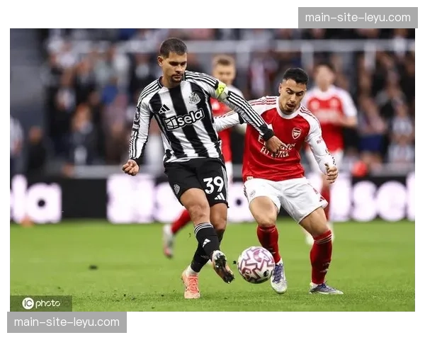 加布里埃尔与拉亚配合失误,阿森纳防线末段崩盘痛失好局 加布里埃尔与拉亚配合失误,阿森纳防线末段崩盘痛失好局